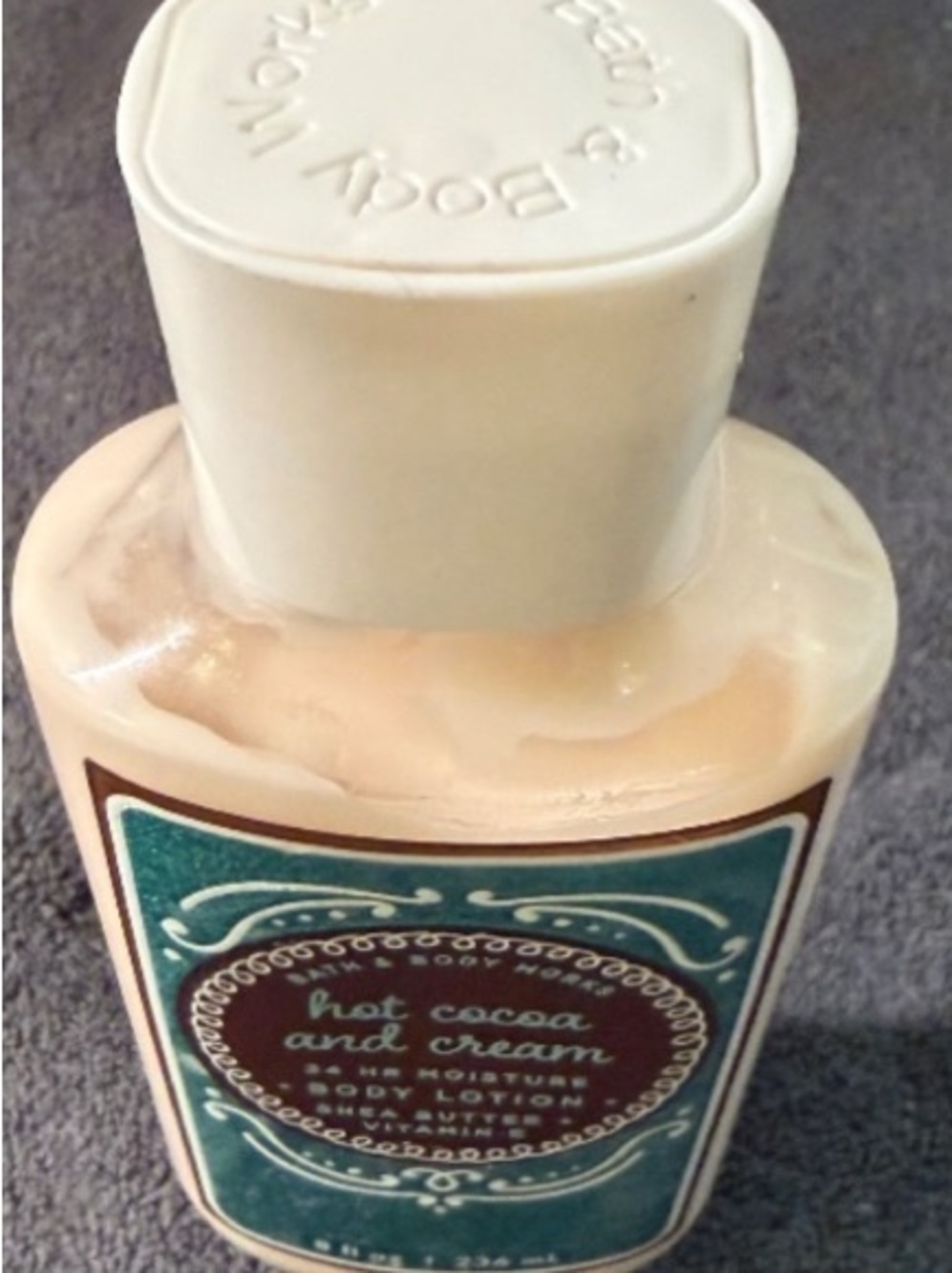 Bath & Body Works Hot Cocoa Cream Body Lotion - Cream and Teal Label 98% full